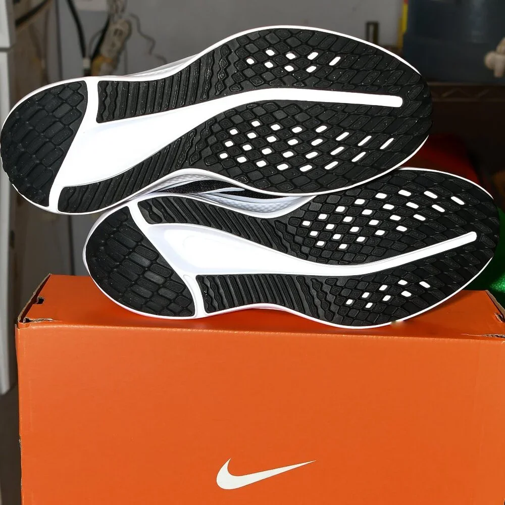 Nike lightweight neutral